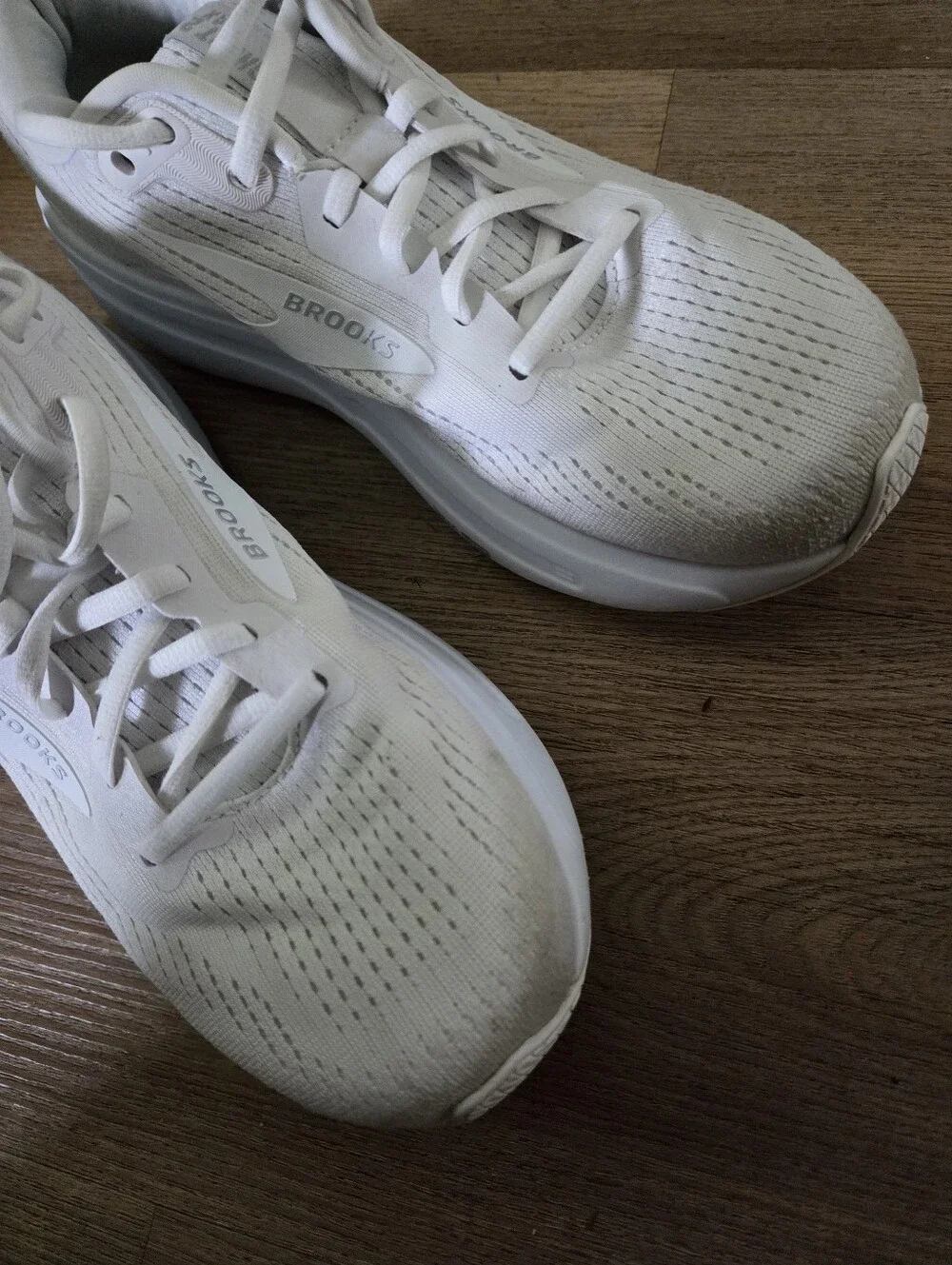 Brooks Ghost Max 2 Sneakers Size 9.5